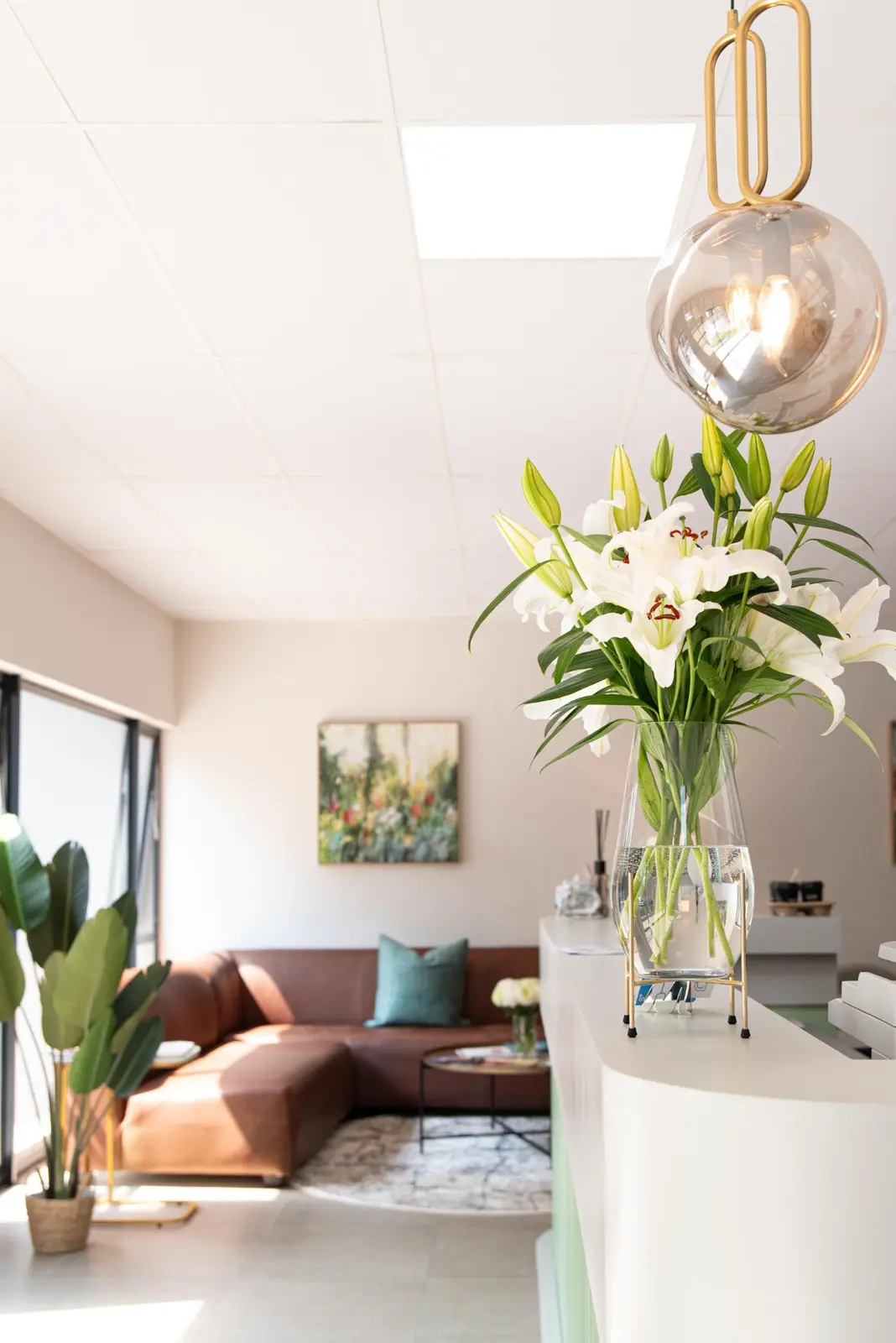 Fresh flowers at the Medify reception desk